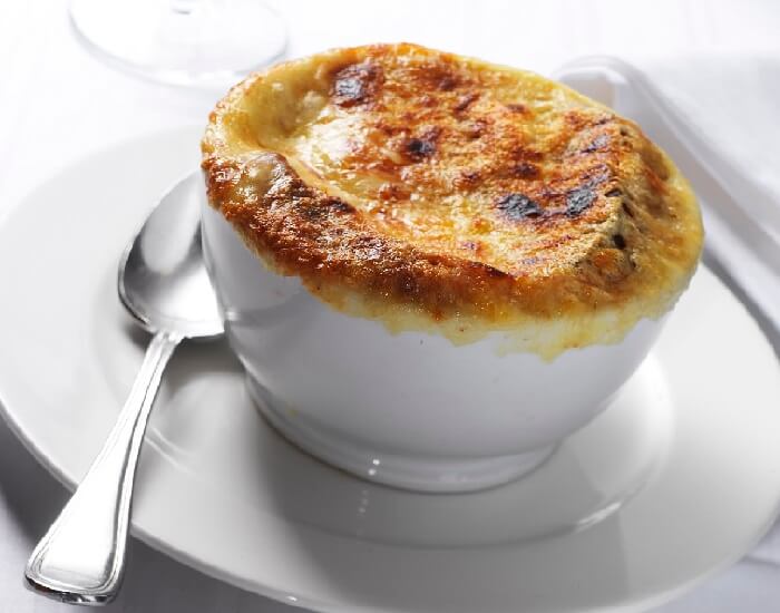 Sopa de cebola gratinada Sopa de cebola gratinada