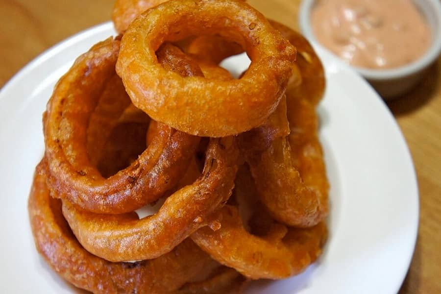 Cebola empanada com cerveja Cebola empanada com cerveja