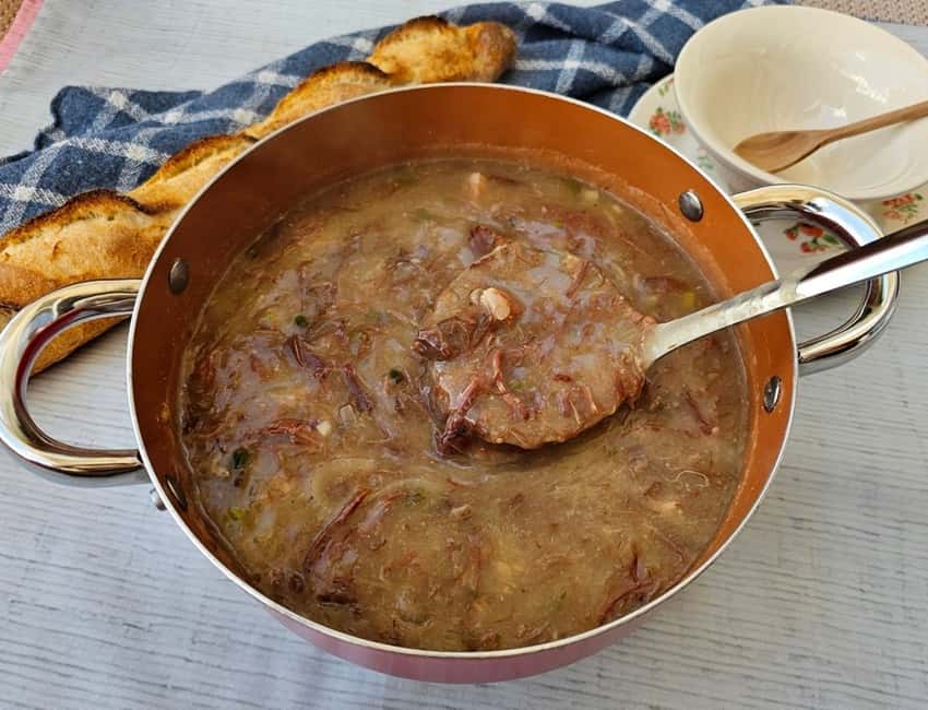 Caldo de mandioca com carne seca