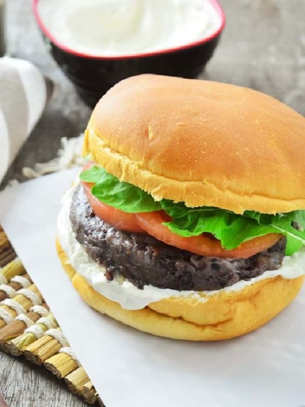 Hambúrguer vegetariano de feijão preto