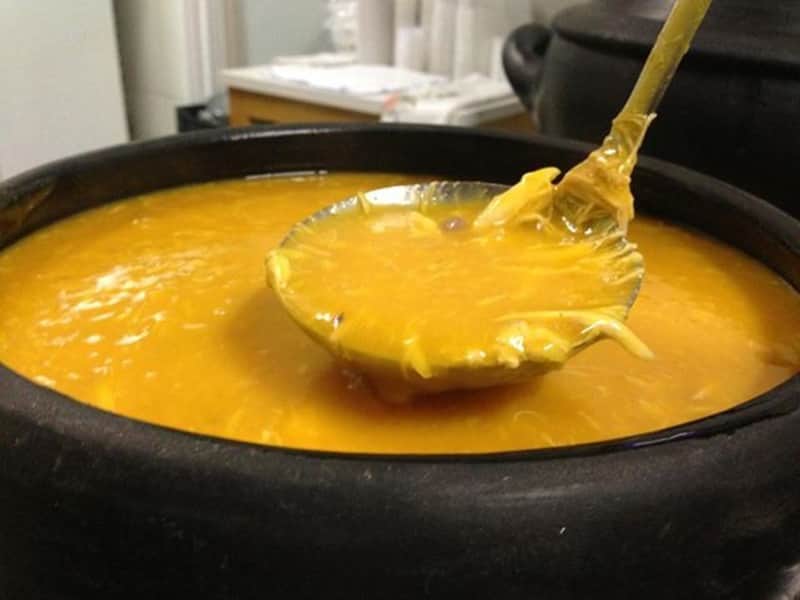 Caldo de mandioca com frango
