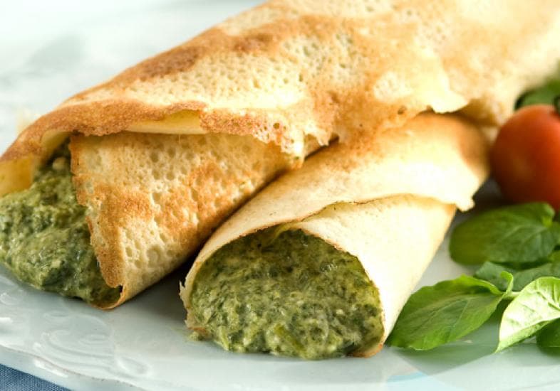 Panqueca de quinua com espinafre e queijo Panqueca de quinua com espinafre e queijo