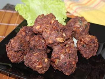 Almôndegas com castanha de caju