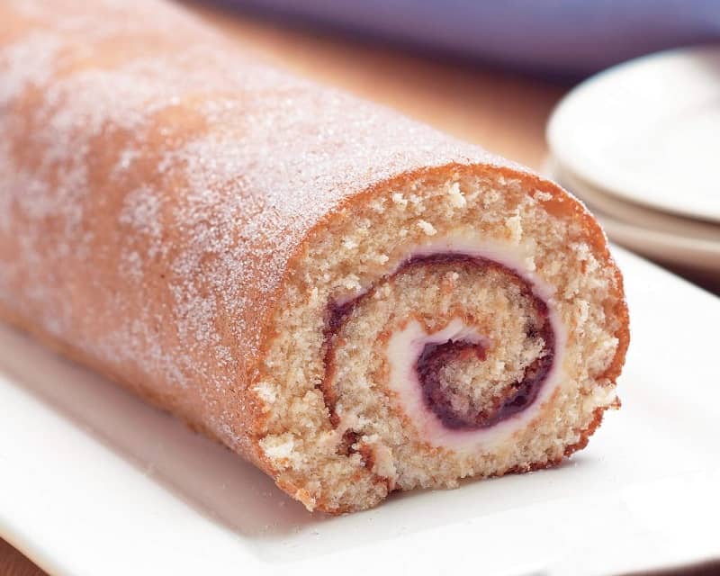 Rocambole de morango e avelã Rocambole de morango e avelã
