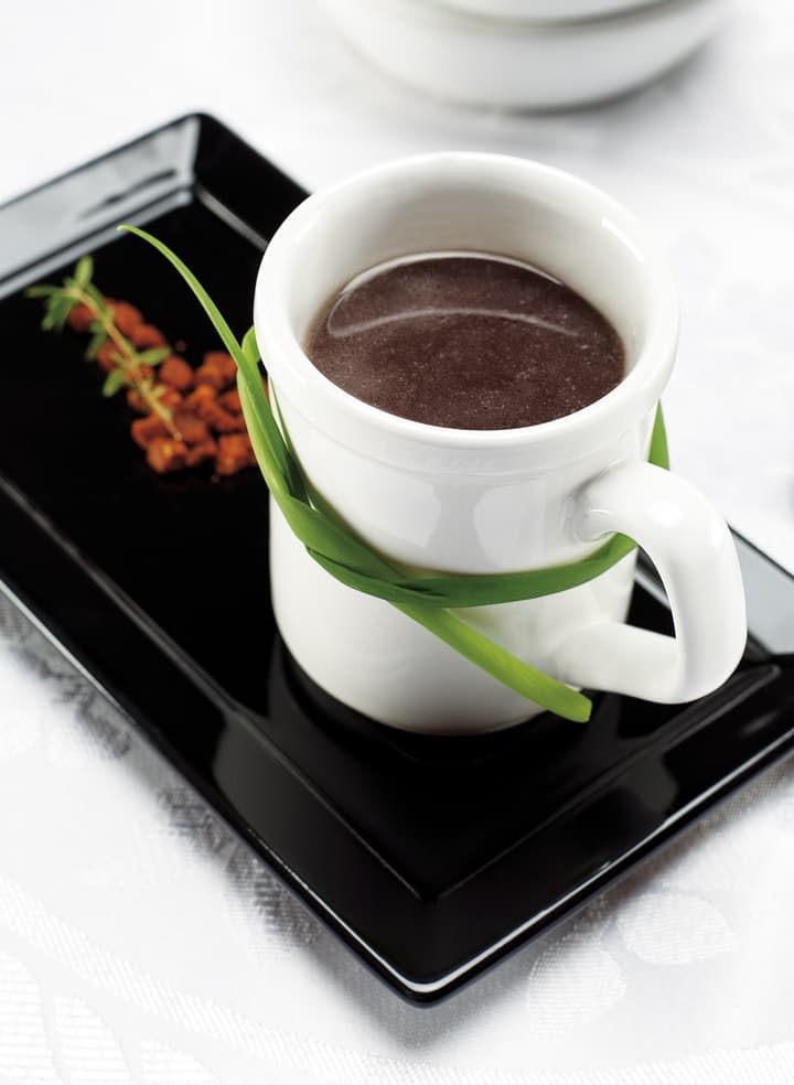 Caldo de feijão preto com cachaça