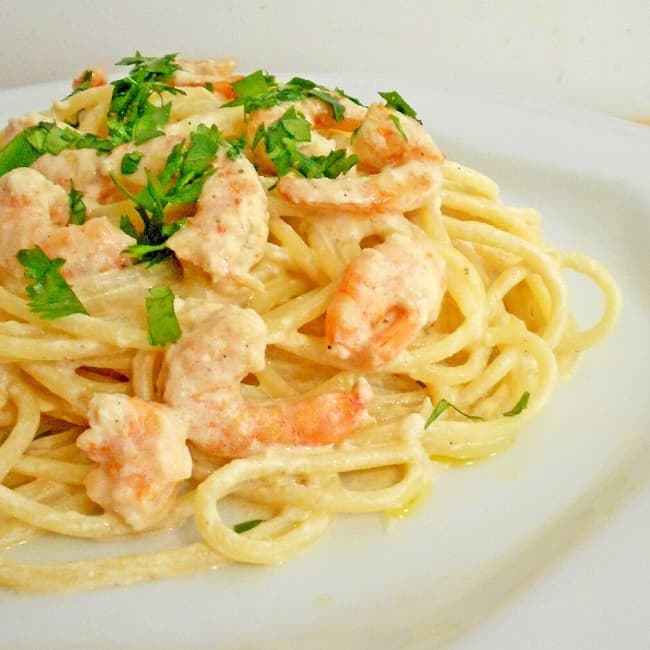 Fettuccine ao limão com camarões Fettuccine ao limão com camarões