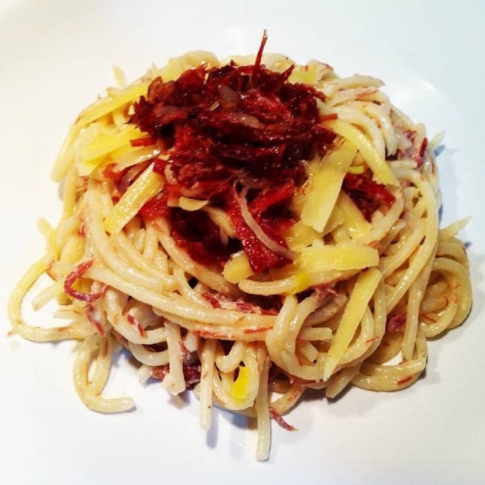 Espaguete com carne seca à Carbonara