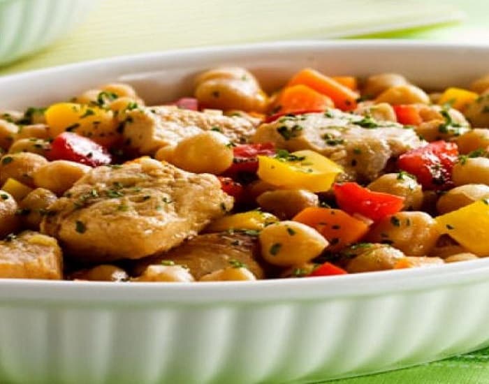 Grão de bico com frango e legumes Grão de bico com frango e legumes