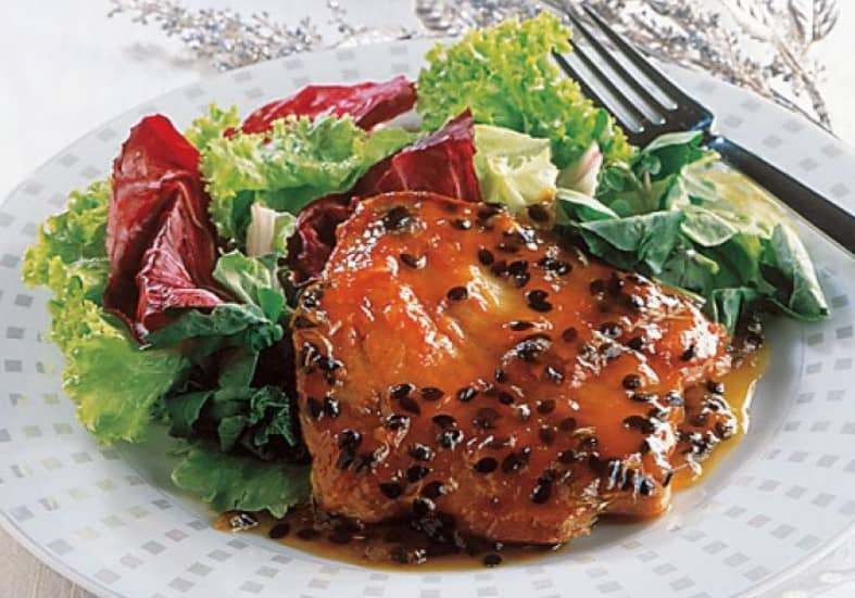 Filé de frango ao molho de maracujá Filé de frango ao molho de maracujá