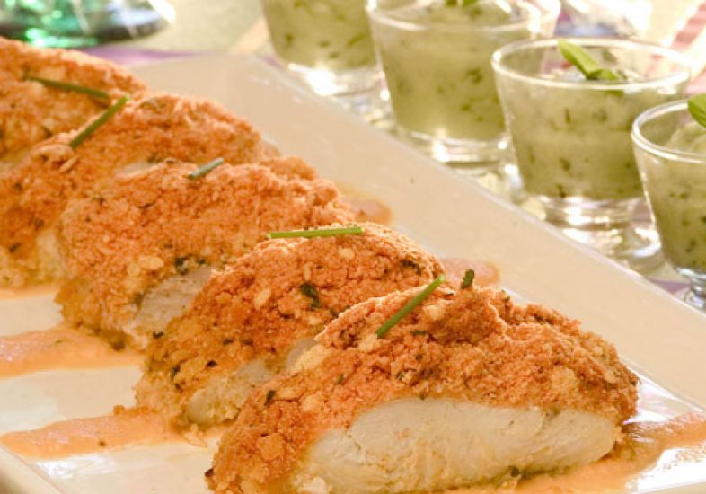 Robalo com crosta de farofa e molho de cenoura