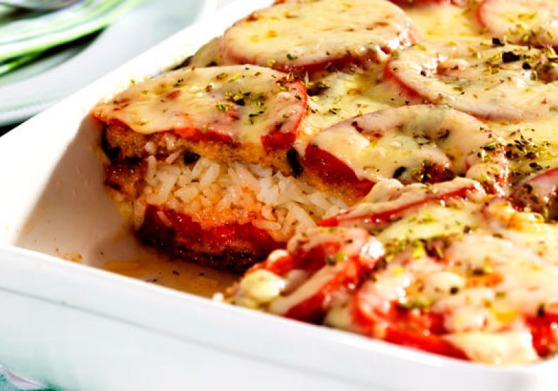 Gratinado de arroz e berinjela à parmegiana Gratinado de arroz e berinjela à parmegiana