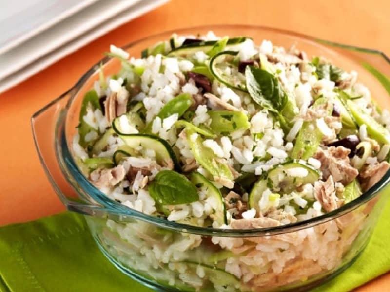 Salada de arroz com atum