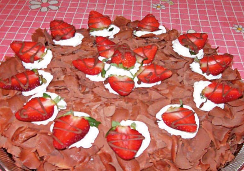 Bolo de brigadeiro com morango Bolo de brigadeiro com morango