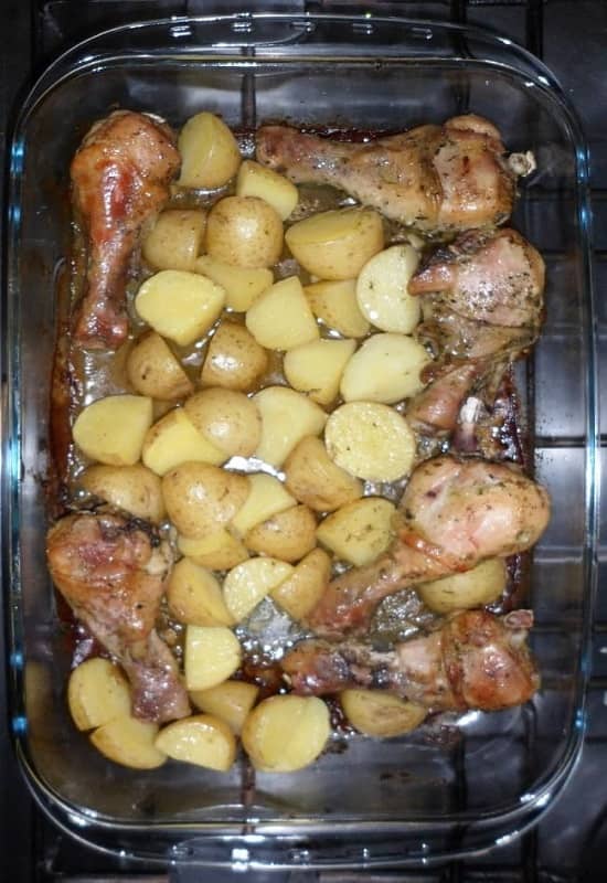Coxa de frango assada com batatas Coxa de frango assada com batatas