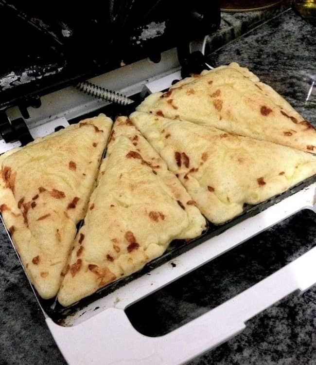 Pão de queijo de sanduicheira