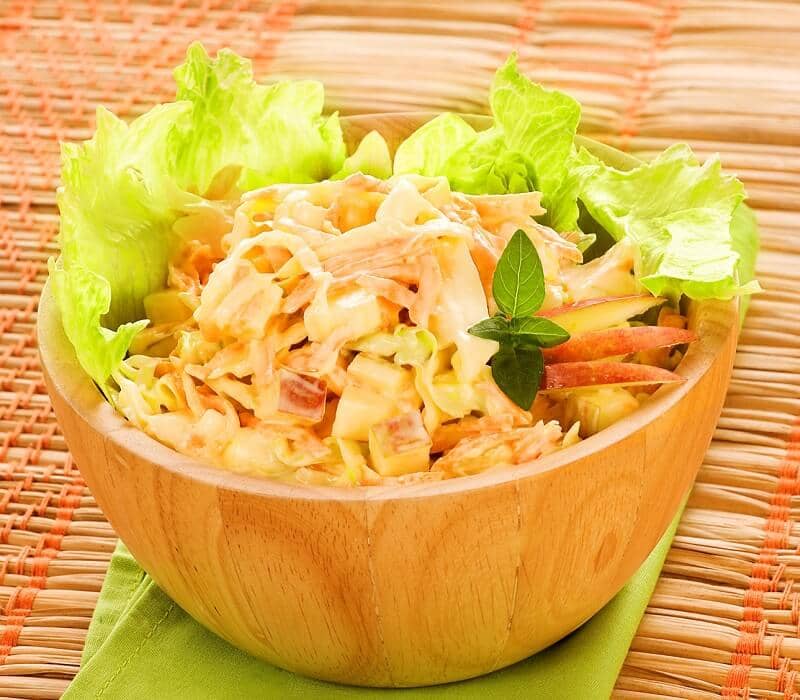 Salada de maçã, cenoura e repolho Salada de maçã, cenoura e repolho