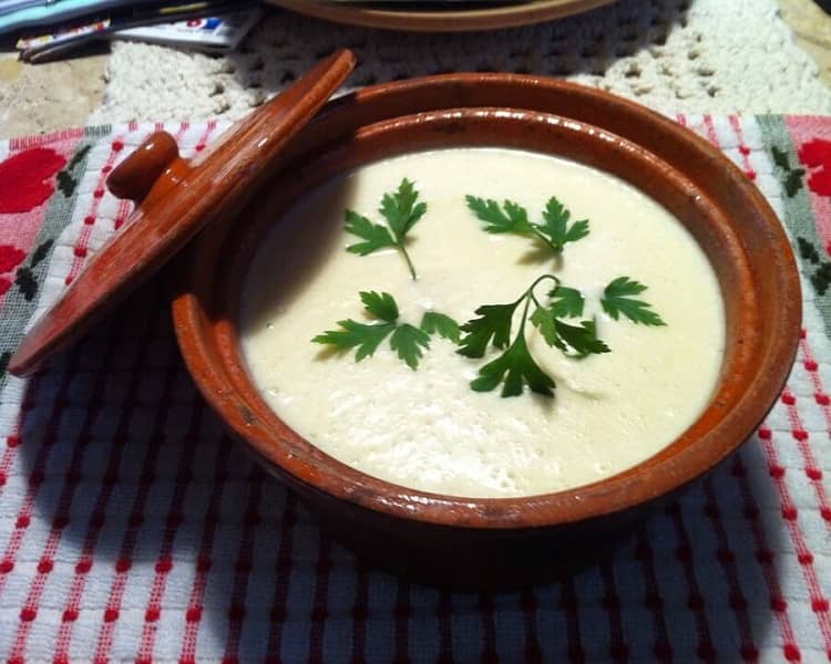 Sopa cremosa de couve-flor