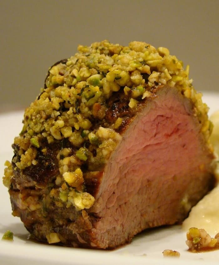 Mignon com crosta de pistache e ervas Mignon com crosta de pistache e ervas