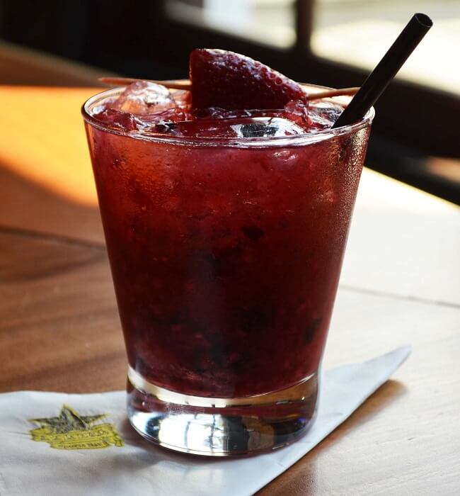 Caipirinha de frutas vermelhas Caipirinha de frutas vermelhas