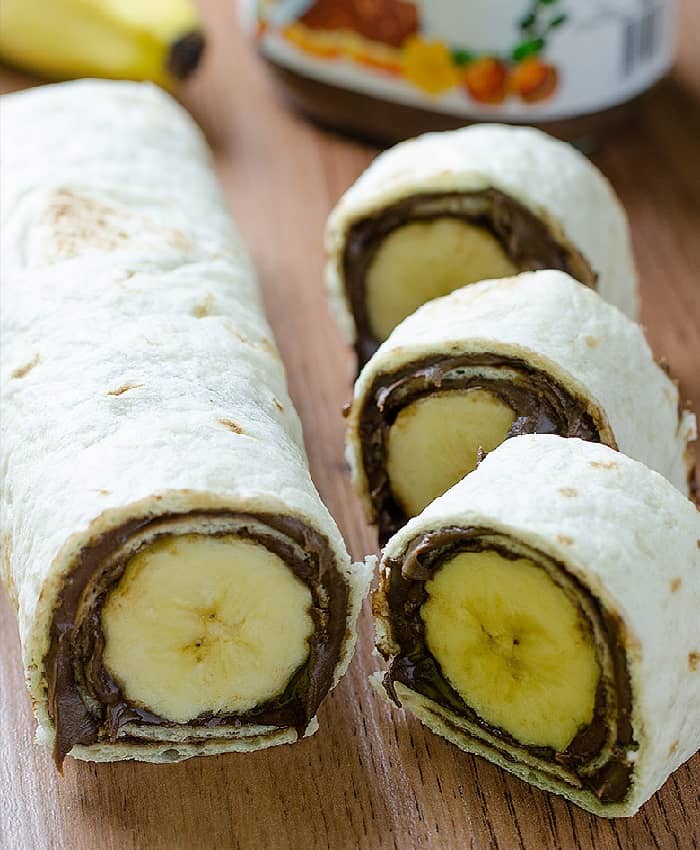 Sushi de banana e creme de avelã