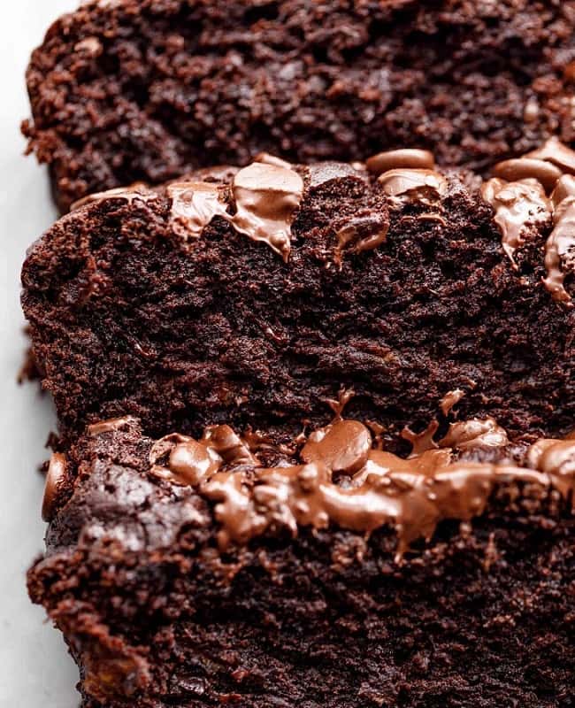 Bolo de chocolate com banana e aveia